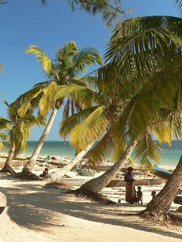 9-Relaxing-and-swimming-at-the-beach-of-Ifaty